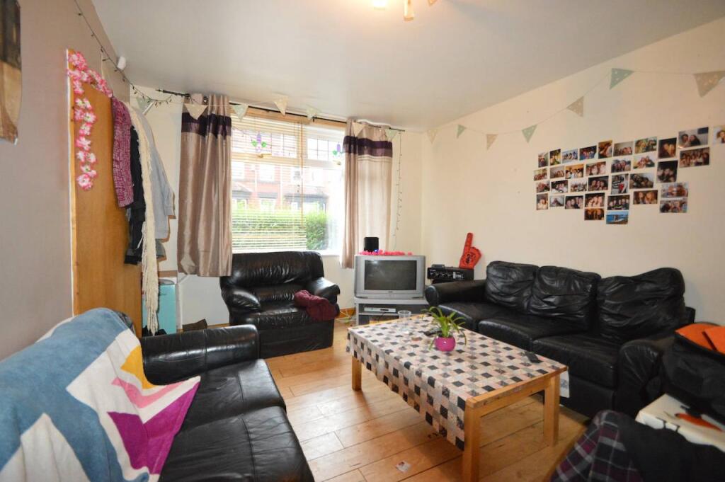5 bed Mid Terraced House for rent in Leeds. From Provision Properties - Leeds