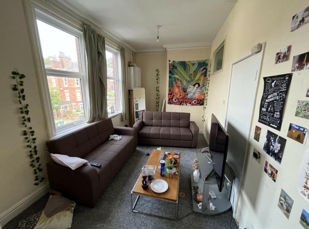 6 bed Mid Terraced House for rent in Leeds. From Provision Properties - Leeds