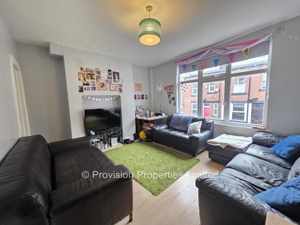 6 bed Mid Terraced House for rent in Leeds. From Provision Properties - Leeds