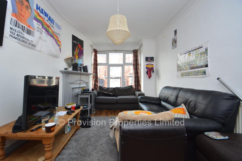 6 bed Mid Terraced House for rent in Leeds. From Provision Properties - Leeds