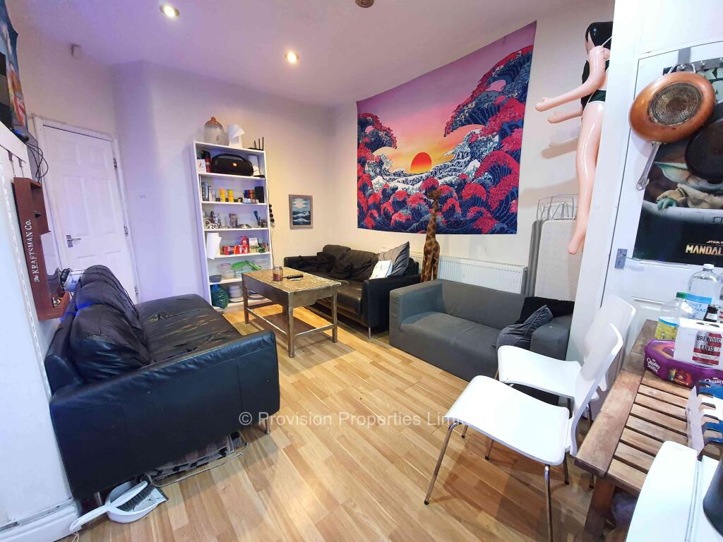 7 bed End of Terrace for rent in Leeds. From Provision Properties - Leeds