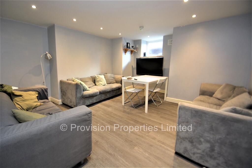 8 bed Mid Terraced House for rent in Leeds. From Provision Properties - Leeds