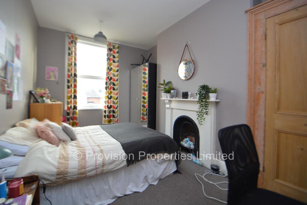 5 bed Mid Terraced House for rent in Leeds. From Provision Properties - Leeds