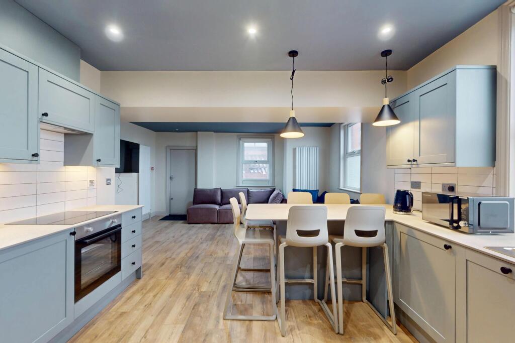 7 bed Mid Terraced House for rent in Leeds. From Provision Properties - Leeds