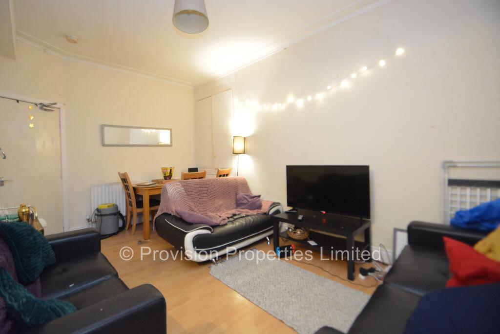 5 bed Mid Terraced House for rent in Leeds. From Provision Properties - Leeds