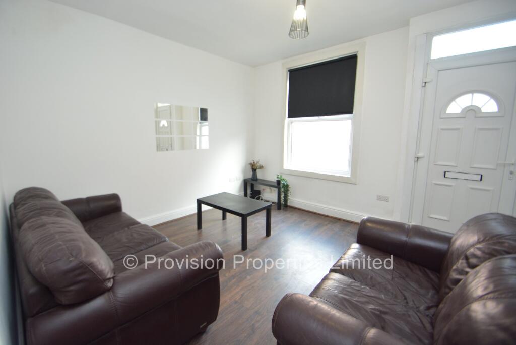 5 bed Mid Terraced House for rent in Leeds. From Provision Properties - Leeds