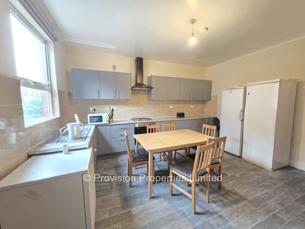 6 bed Mid Terraced House for rent in Leeds. From Provision Properties - Leeds