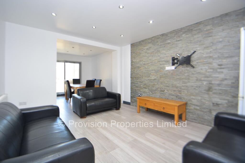 5 bed Mid Terraced House for rent in Leeds. From Provision Properties - Leeds