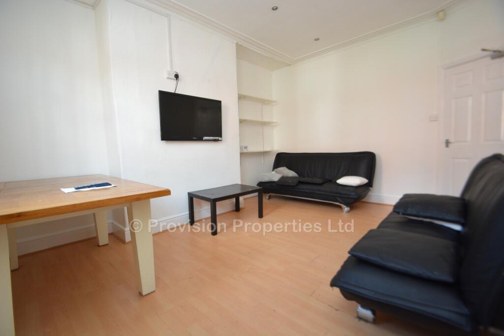 6 bed Mid Terraced House for rent in Leeds. From Provision Properties - Leeds