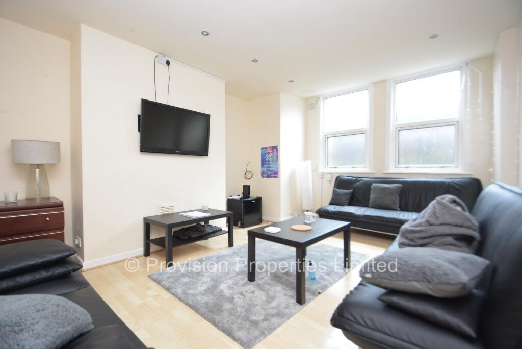 8 bed Mid Terraced House for rent in Leeds. From Provision Properties - Leeds