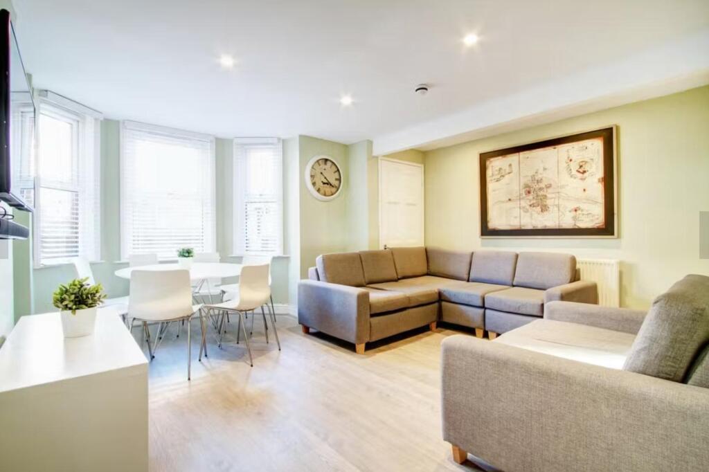 8 bed Mid Terraced House for rent in Leeds. From Provision Properties - Leeds