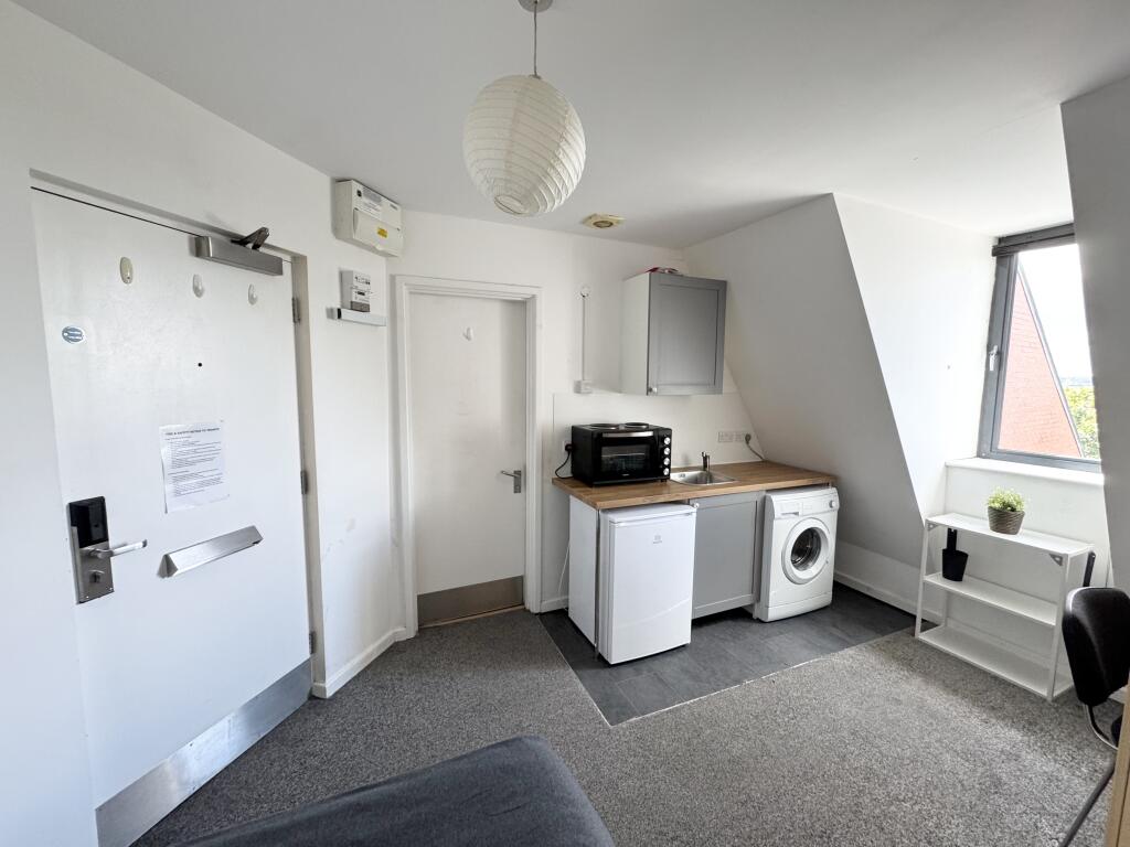4 bed Studio for rent in Leeds. From Samara Lettings - Leeds