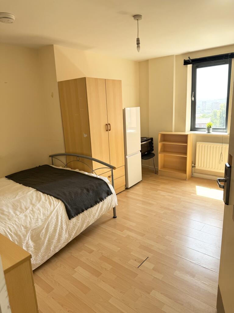 4 bed Studio for rent in Leeds. From Samara Lettings - Leeds