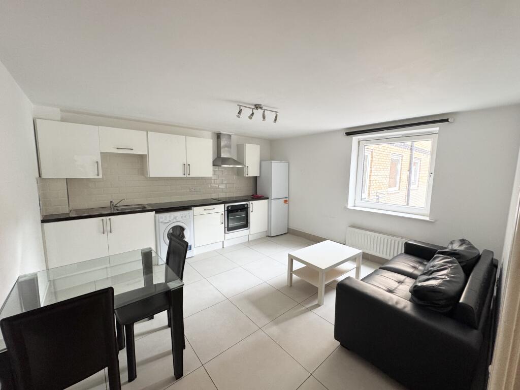 2 bed 1st Floor Flat for rent in Leeds. From Samara Lettings - Leeds