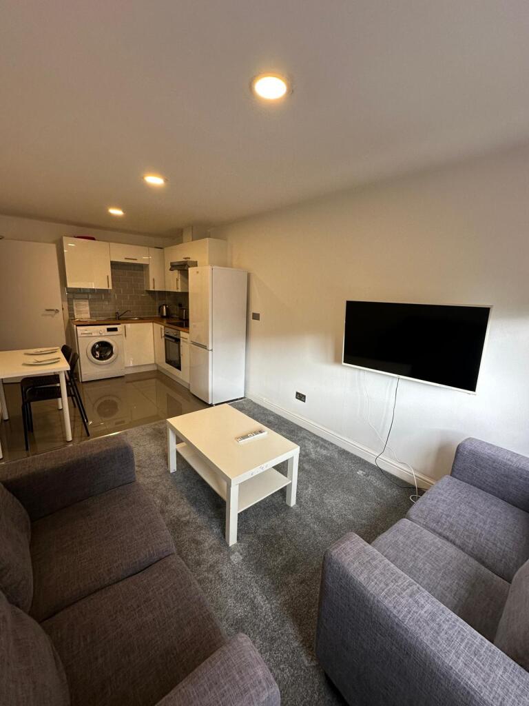 2 bed 1st Floor Flat for rent in Leeds. From Samara Lettings - Leeds