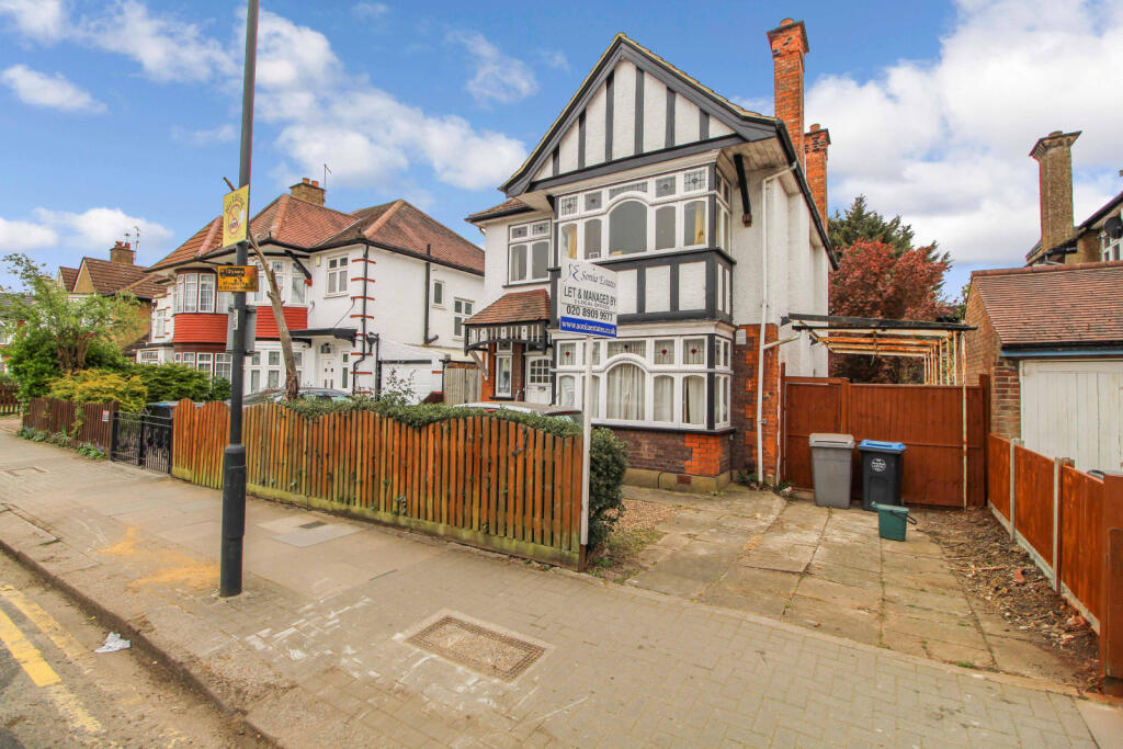 6 bed Detached for rent in Kenton. From Sonia Estates - Harrow
