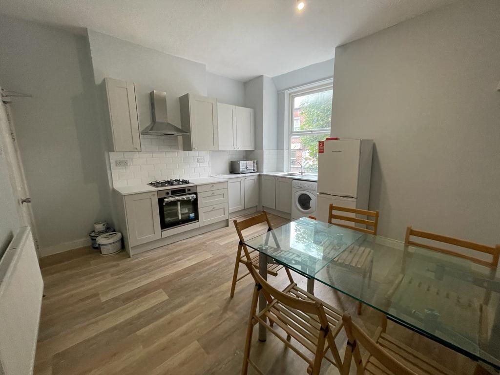 2 bed 1st Floor Flat for rent in Manchester. From Abode Letting Agents