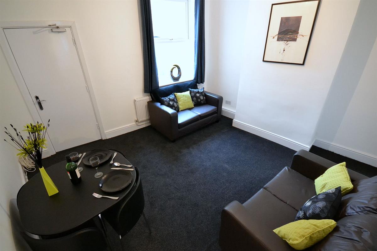 4 bed Mid Terraced House for rent in Nottingham. From Sgp - Nottingham