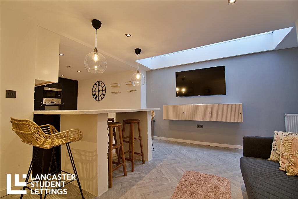 7 bed Detached for rent in Lancaster. From Lancaster Student Lettings
