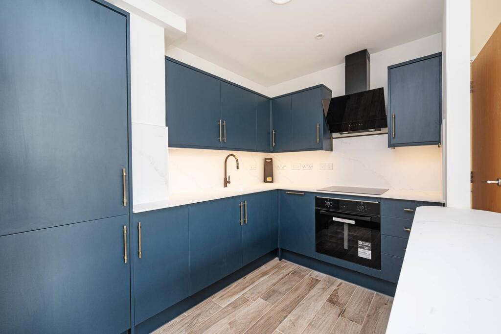 3 bed 1st Floor Flat for rent in London. From Foxtons - Shoreditch
