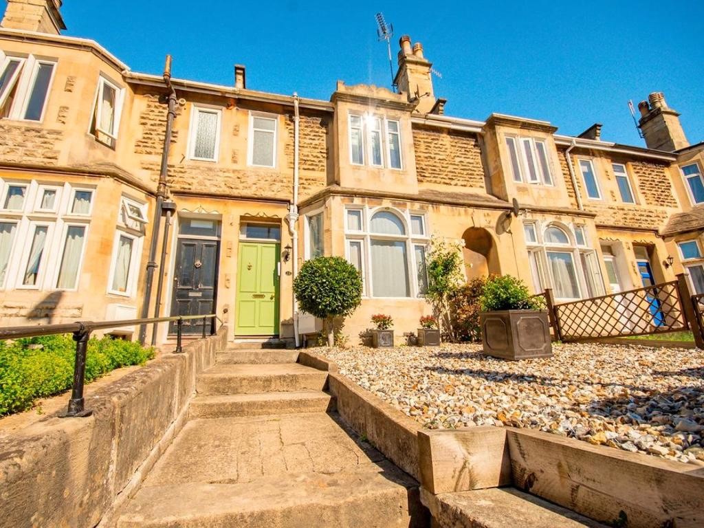 6 bed Mid Terraced House for rent in Somerset. From Martin & Co - Bath