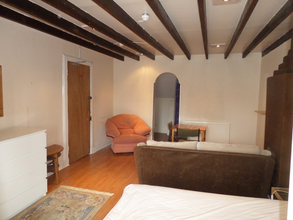 5 bed 1st Floor Flat for rent in Glasgow. From Martin & Co - Glasgow West End