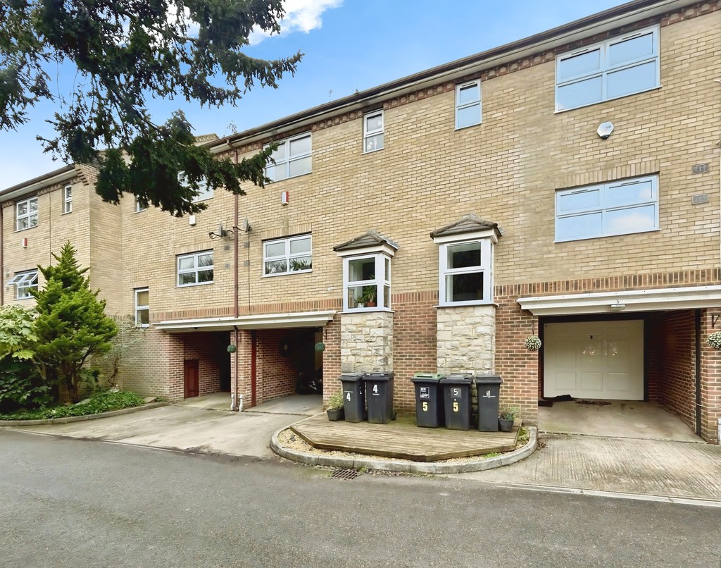 4 bed Mid Terraced House for rent in Dorset. From Martin & Co - Bournemouth