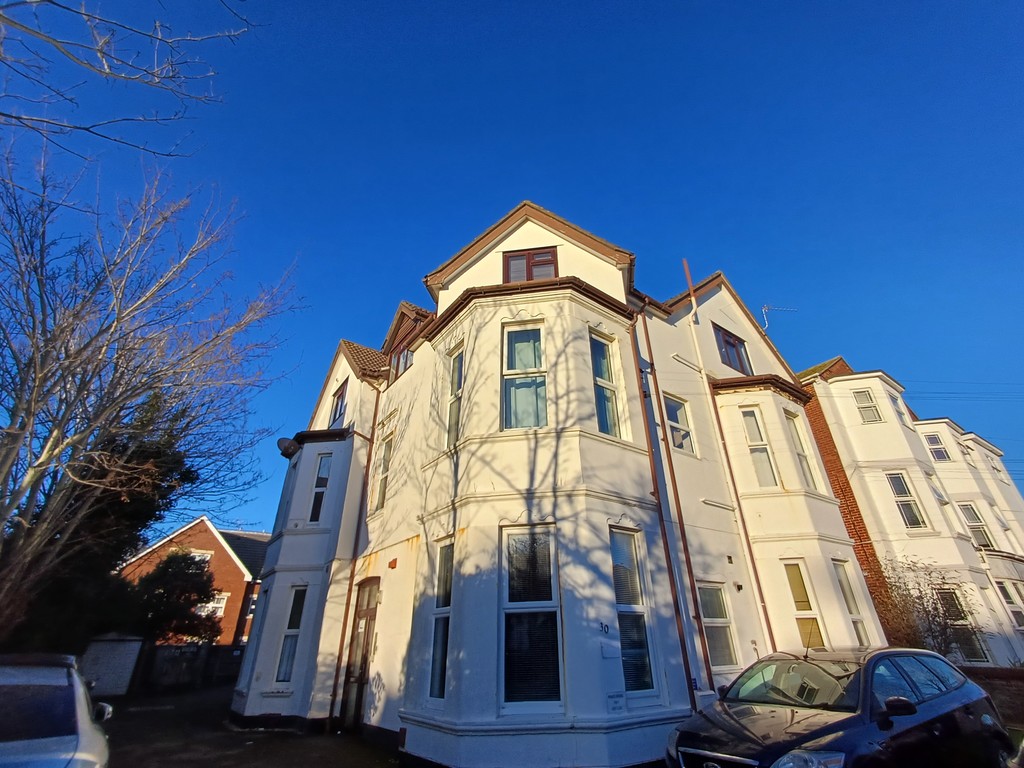 1 bed Apartment for rent in Dorset. From Martin & Co - Bournemouth 1 bed Apartment for rent in Dorset. From Martin & Co - Bournemouth