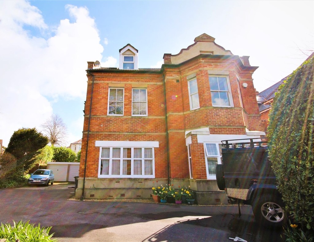 2 bed Apartment for rent in Dorset. From Martin & Co - Bournemouth