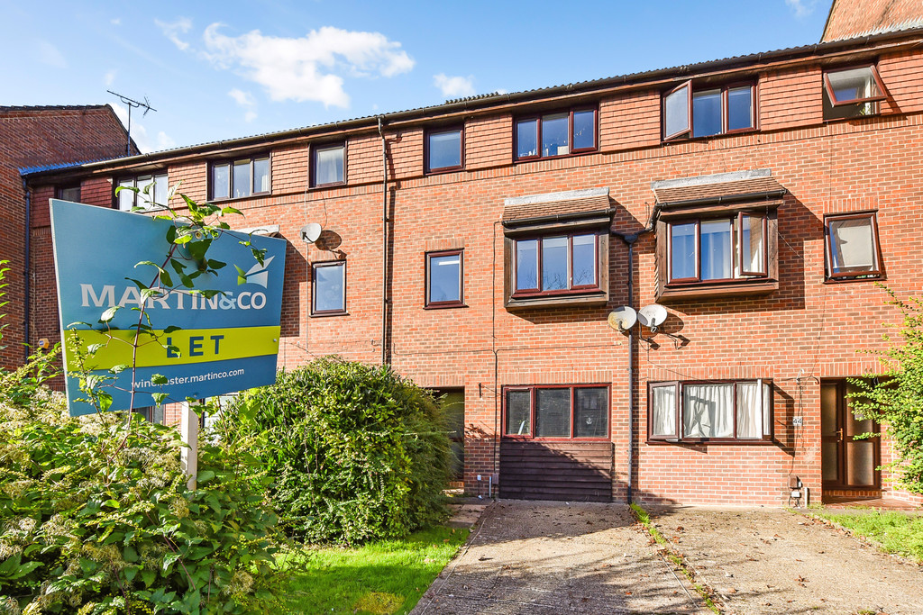 6 bed Mid Terraced House for rent in Hampshire. From Martin & Co - Winchester