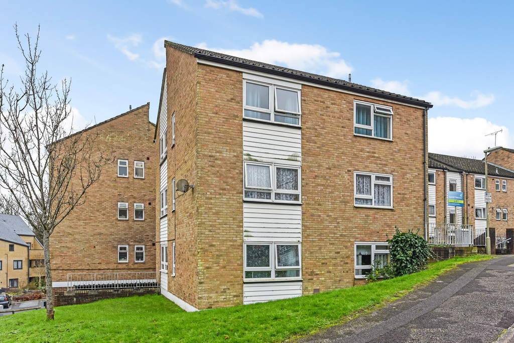 3 bed Flat Share for rent in Hampshire. From Martin & Co - Winchester