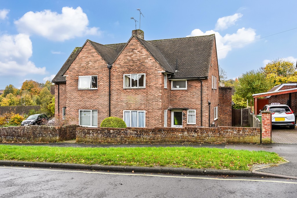 4 bed Semi Detached for rent in Harestock. From Martin & Co - Winchester 4 bed Semi Detached for rent in Harestock. From Martin & Co - Winchester