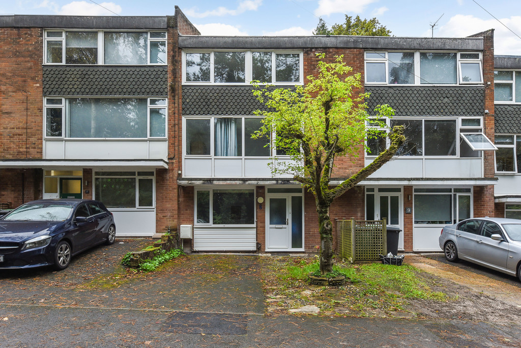 6 bed Mid Terraced House for rent in Hampshire . From Martin & Co - Winchester