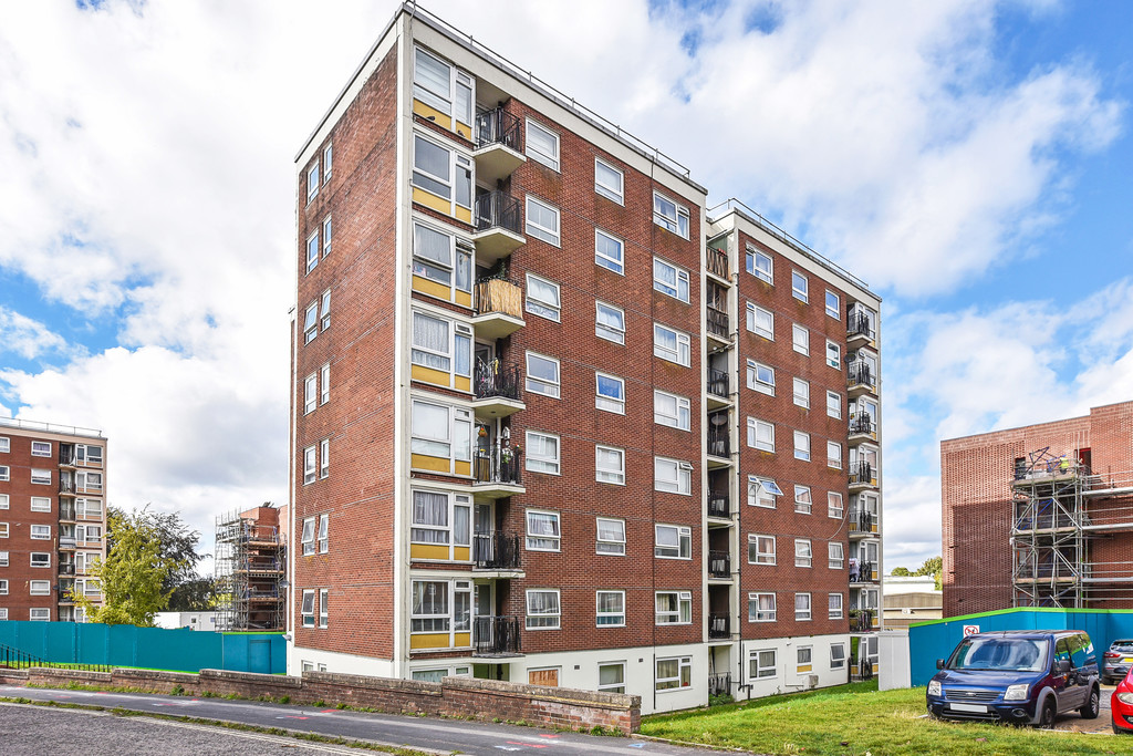 3 bed Apartment for rent in Hants. From Martin & Co - Winchester