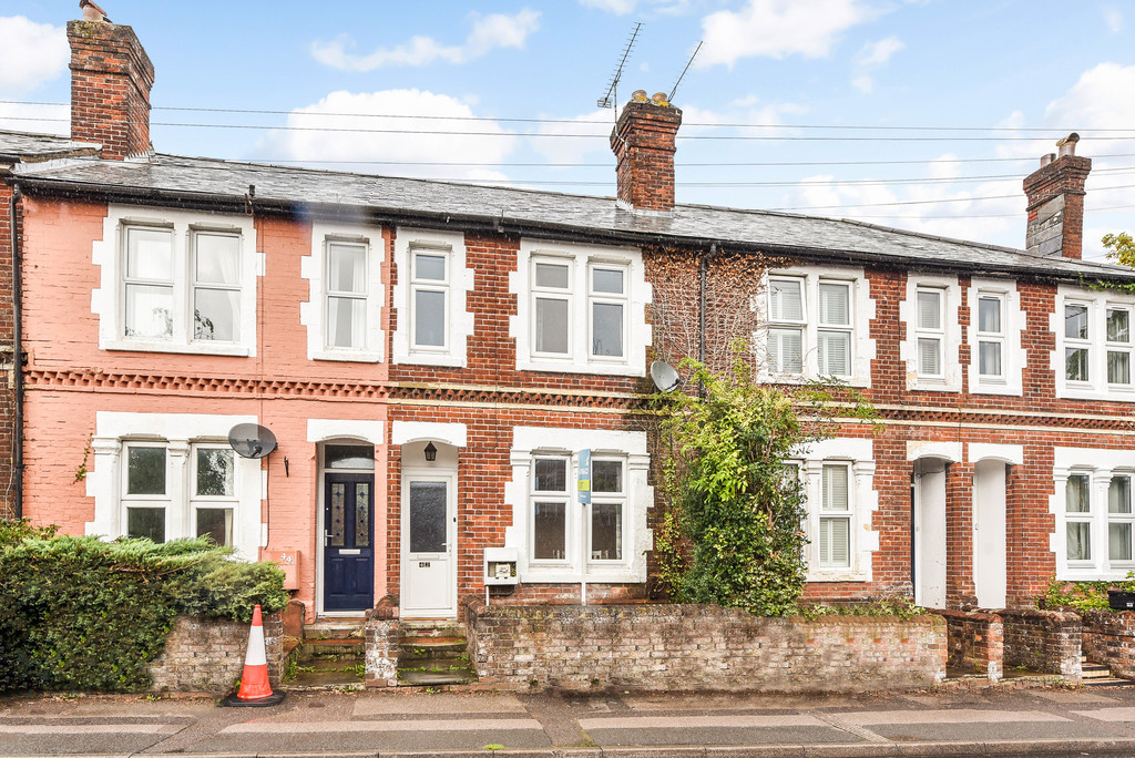 5 bed Mid Terraced House for rent in Hampshire. From Martin & Co - Winchester