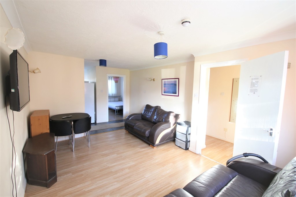 1 bed Mid Terraced House for rent in Kent. From Martin & Co - Canterbury