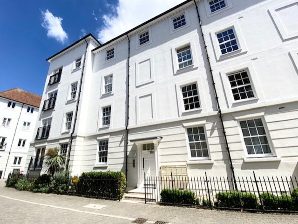 3 bed Apartment for rent in Kent. From Martin & Co - Canterbury