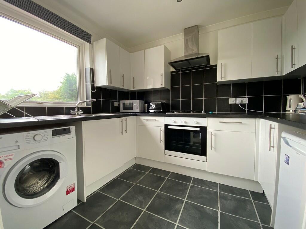 5 bed Mid Terraced House for rent in Canterbury. From Martin & Co - Canterbury