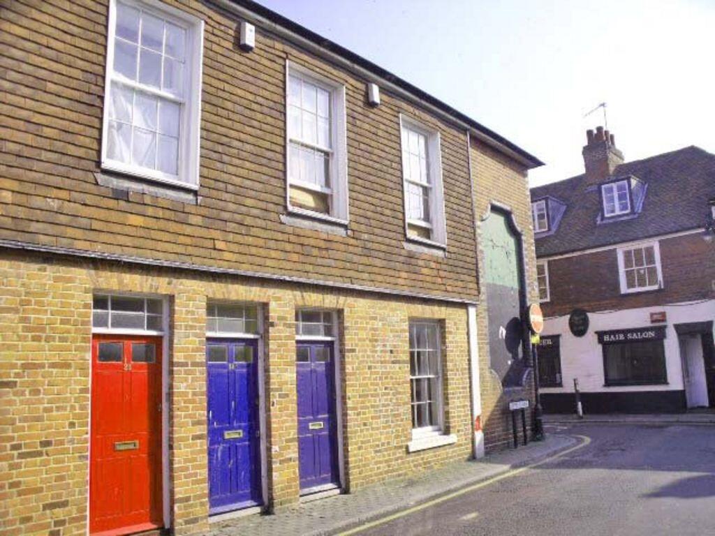 2 bed 1st Floor Flat for rent in Canterbury. From Martin & Co - Canterbury