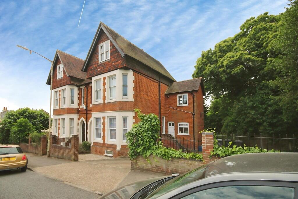 1 bed 1st Floor Flat for rent in Rough Common. From Martin & Co - Canterbury 1 bed 1st Floor Flat for rent in Rough Common. From Martin & Co - Canterbury