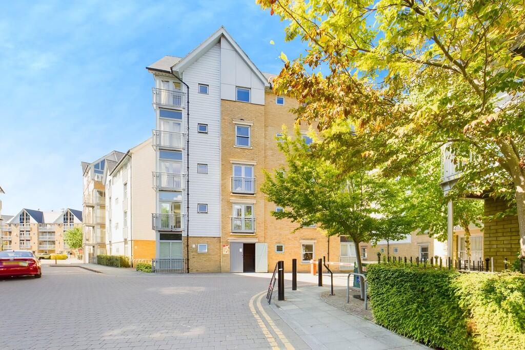 3 bed Apartment for rent in Canterbury. From Martin & Co - Canterbury