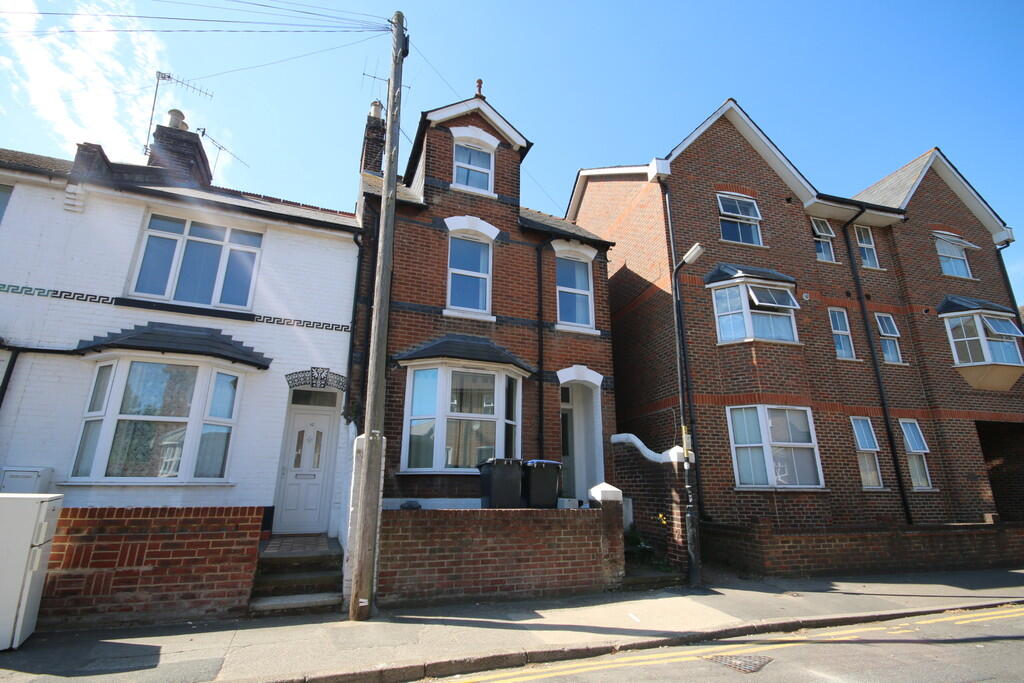 5 bed End of Terrace for rent in Canterbury. From Martin & Co - Canterbury