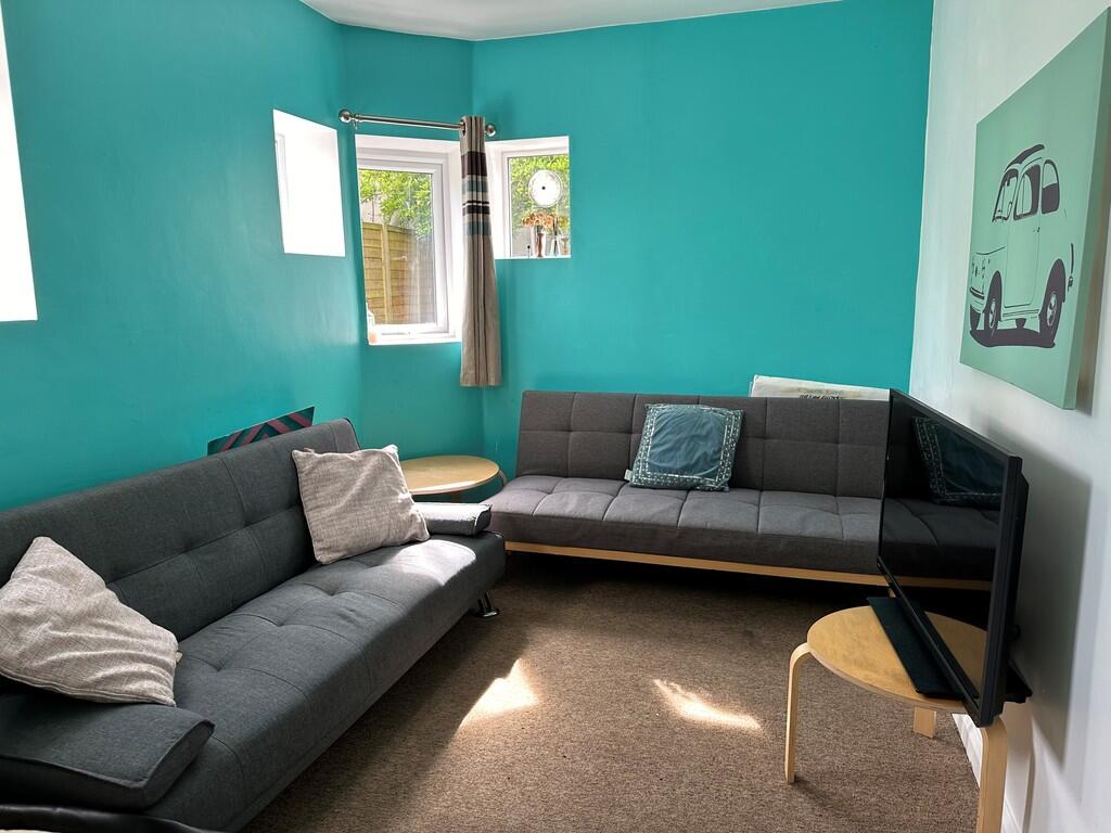 6 bed Mid Terraced House for rent in Brighton and Hove. From Martin & Co - Brighton