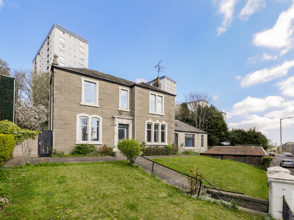 5 bed Detached for rent in Dundee. From Martin & Co - Dundee