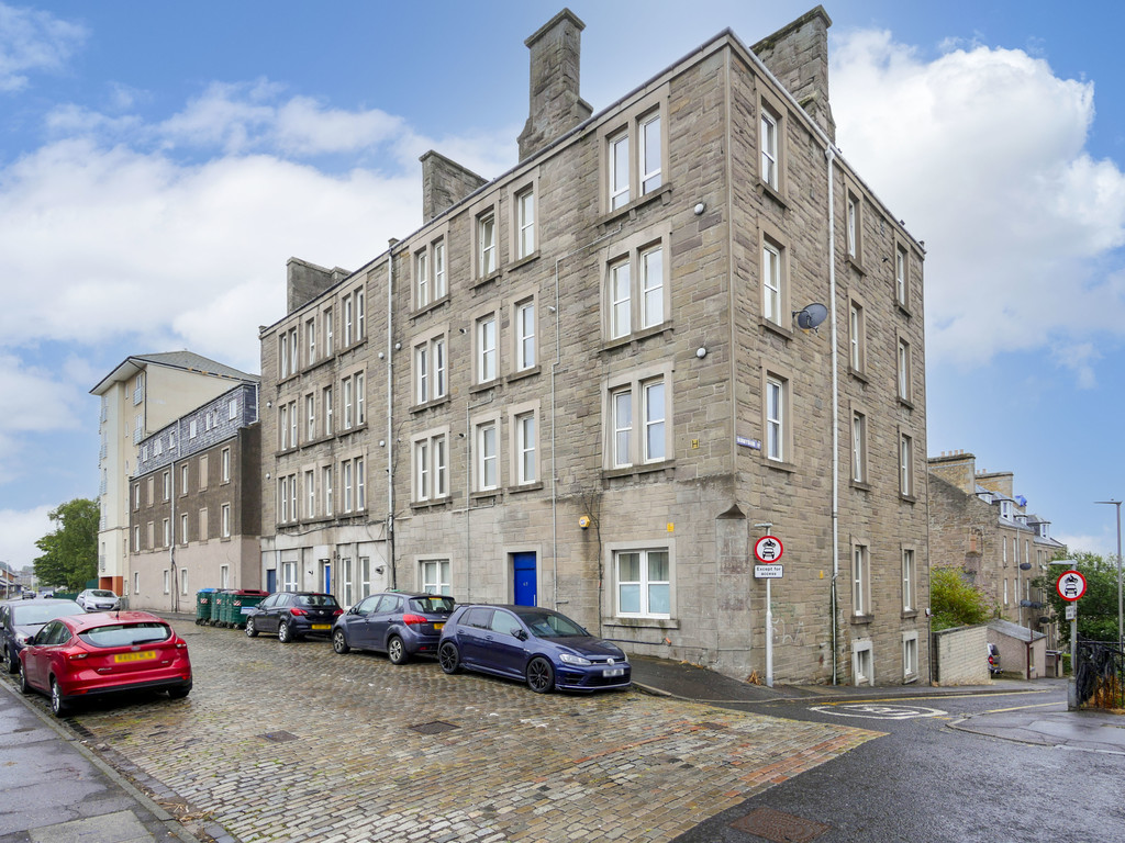 2 bed 1st Floor Flat for rent in Scotland. From Martin & Co - Dundee 2 bed 1st Floor Flat for rent in Scotland. From Martin & Co - Dundee