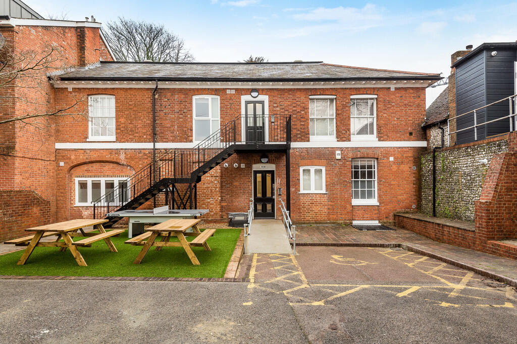 1 bed Flat Share for rent in Winchester. From Martin & Co - Winchester