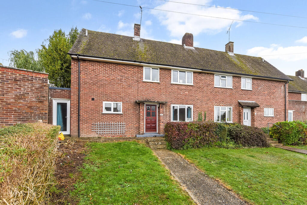 5 bed End of Terrace for rent in Harestock. From Martin & Co - Winchester