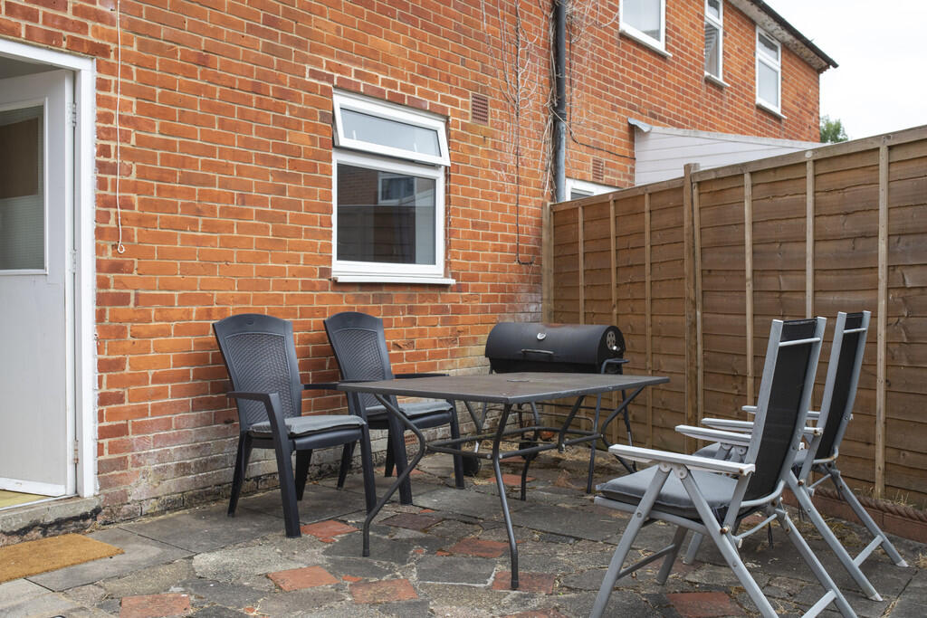 4 bed House Share for rent in Winchester. From Martin & Co - Winchester