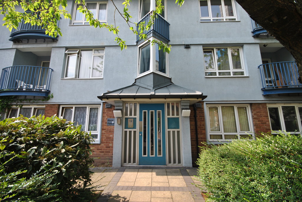 3 bed Apartment for rent in West Midlands. From Martin & Co - Solihull