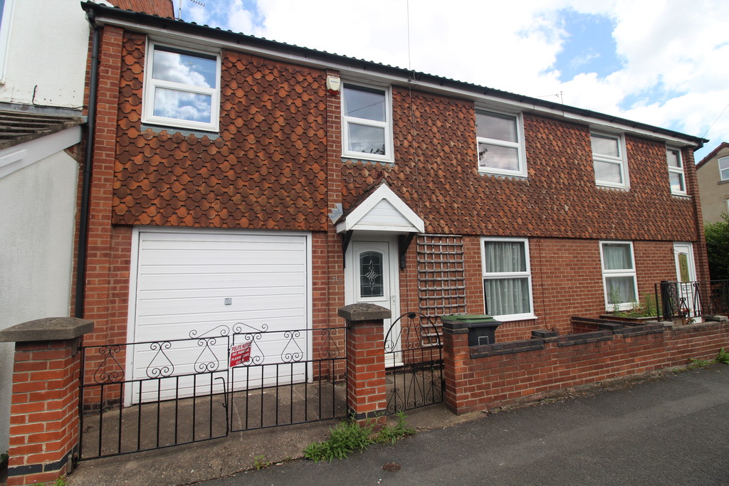 4 bed Mid Terraced House for rent in Nottinghamshire. From Martin & Co - Beeston